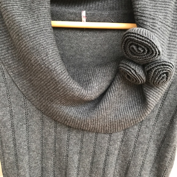 Flattering dark gray sweater - Picture 2 of 2